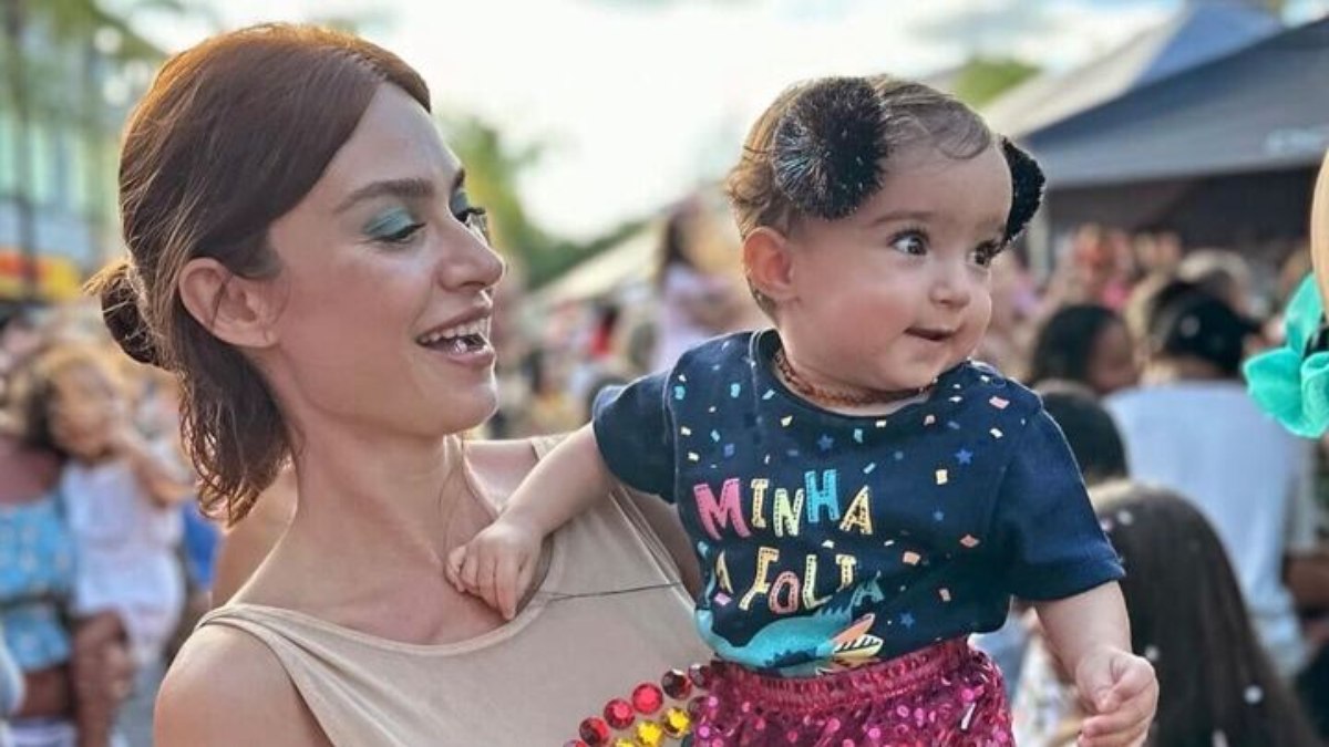 Thaila Ayala comemorando o Carnaval ao lado da filha