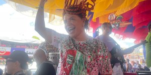 David Brazil marca presença em Recife: “Folião de carteirinha”