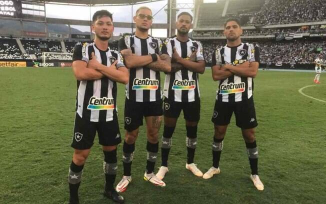 Botafogo provoca torcida do Vasco após título da Série B: 'É um crime quase'