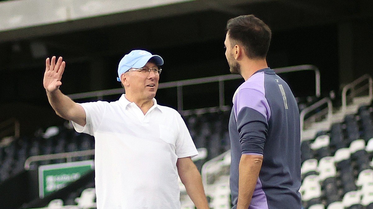 John Textor com Davide Ancelotti no Nilton Santos na véspera da eliminação na Copa do Brasil John Textor com Davide Ancelotti no Nilton Santos na véspera da eliminação na Copa do Brasil