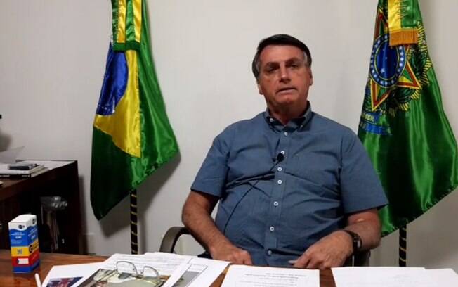 Jair Bolsonaro disse em live que auxílio emergencial custa caro e não pode ser ampliado por muito tempo