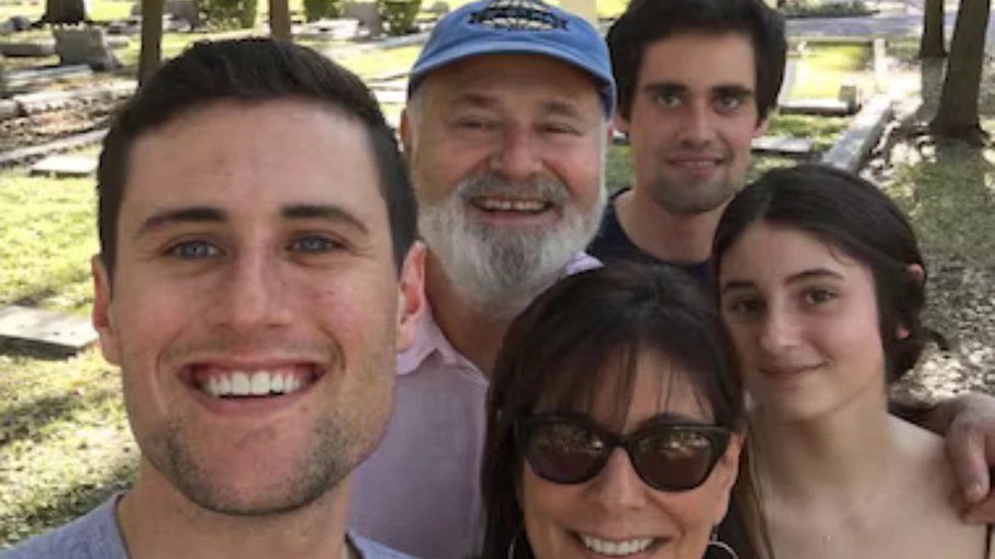Filho de Rob Reiner é preso nos EUA suspeito de matar os pais Filho de Rob Reiner é preso nos EUA suspeito de matar os pais