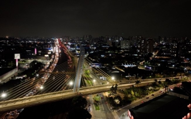 PPP impulsiona modernização: 73 mil LEDs renovam iluminação