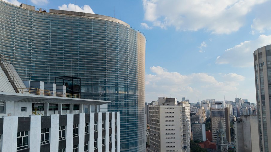Céu em São Paulo com vista do edifício Copin Céu em São Paulo com vista do edifício Copin