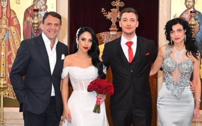 Petkovic viaja até a Sérvia para acompanhar casamento da filha