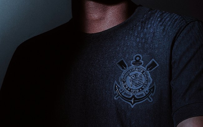 Corinthians lança novas camisas e entra na moda blackout