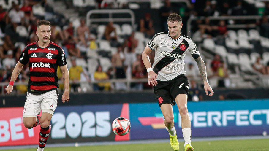 Vasco e Flamengo se encaram pelo Brasileirão Vasco e Flamengo se encaram pelo Brasileirão
