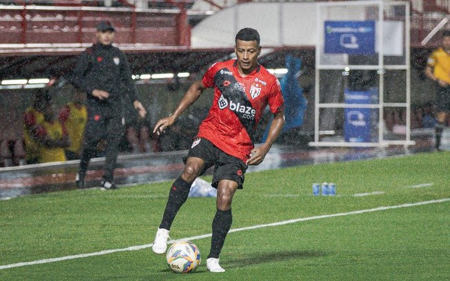 Maguinho espera agarrar chance no Atlético-GO em jogo decisivo