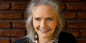 Angela Ro Ro diz que vida sexual melhorou após os 50 anos: 'Comecei a me animar'	