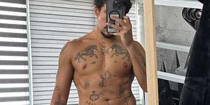 Bad Bunny posa de cueca branca e agita fãs nas redes sociais