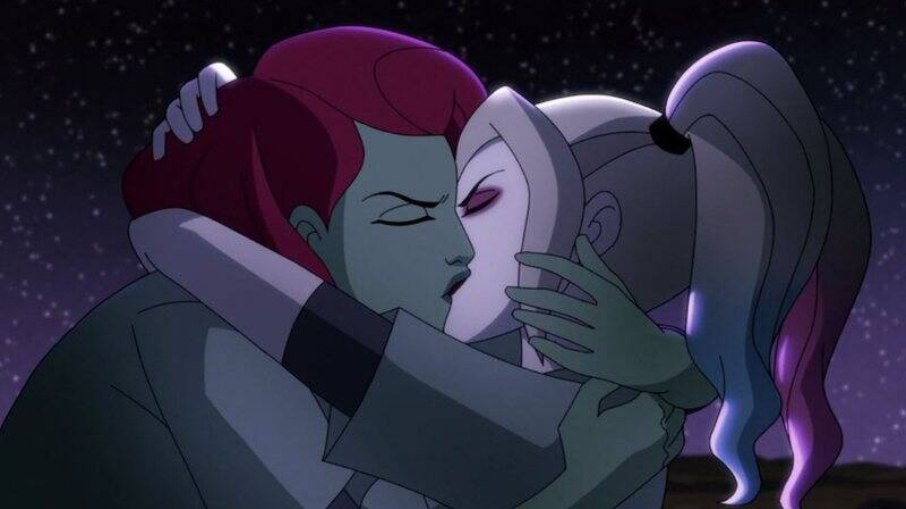 A série animada 'Harley Quinn', lançada em 2019, retrata o namoro entre Arlequina e Hera Venenosa, que aparece nos quadrinhos da DC