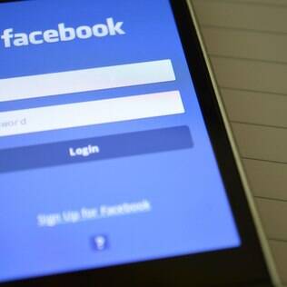 Facebook foi lançado em fevereiro de 2004 como uma rede social exclusiva para estudantes
