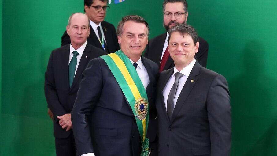 Bolsonaro sinaliza com candidatura de Tarcísio para governo de São Paulo