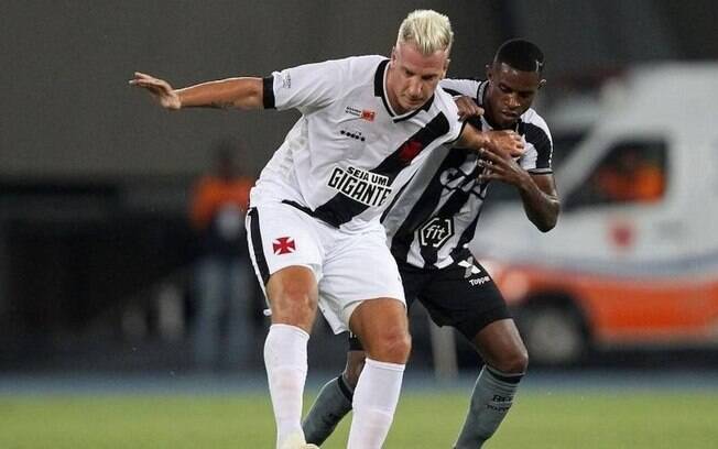 Maxi López teria feito ofensas racistas contra o jogador do Botafogo