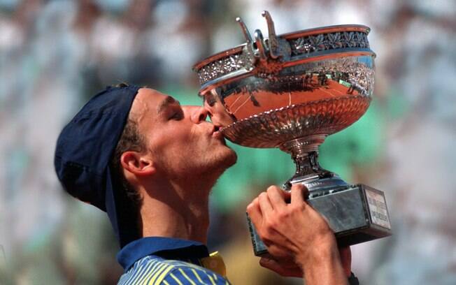 Guga foi tricampeão em Roland Garros e agora eleito o 21º maior tenista da Era Aberta