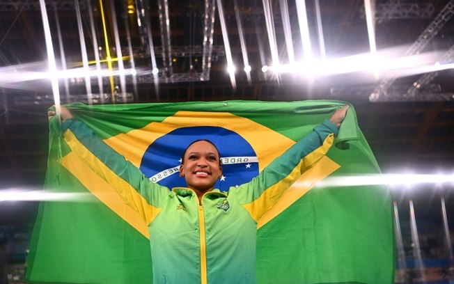 Desde o ouro nos Jogos de Tóquio 2020, Rebeca Andrade está sob os holofotes no Brasil