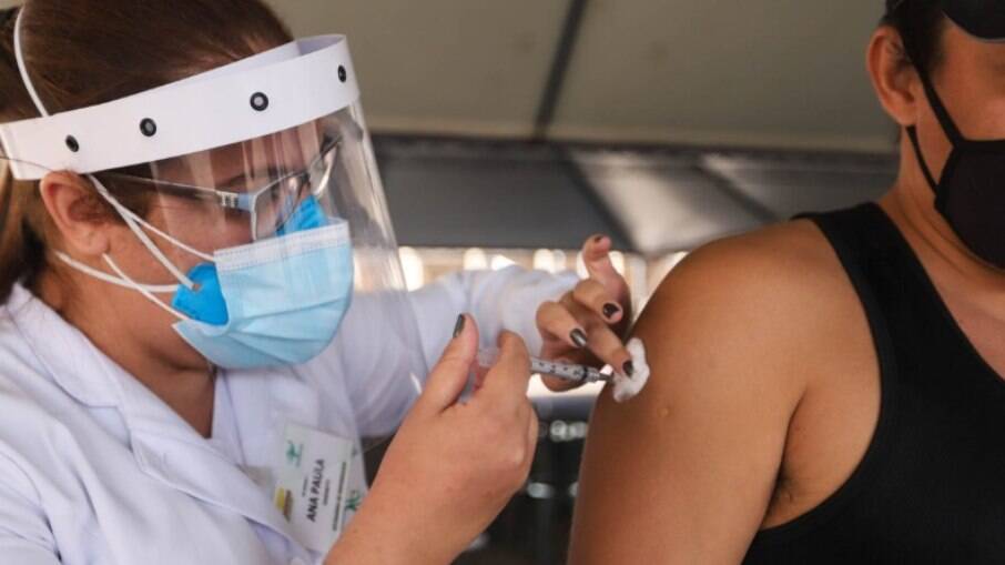 Covid-19: São Carlos começa vacinação em pessoas de 30 a 39 anos com comorbidades na quinta (3)