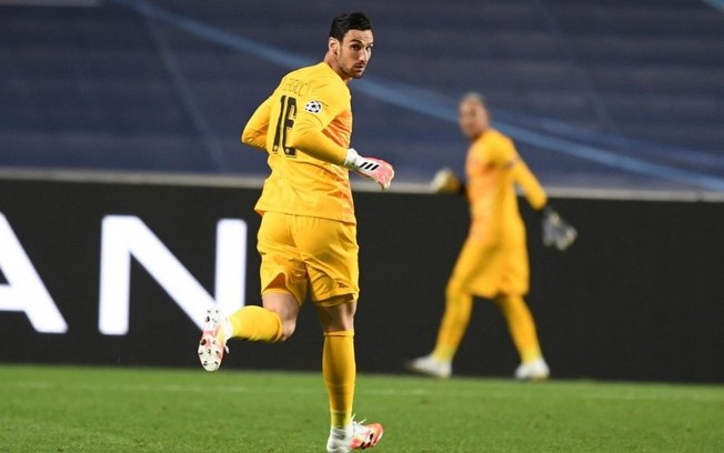 Goleiro do PSG, que antes apresentava melhora, volta ao coma, informa hospital