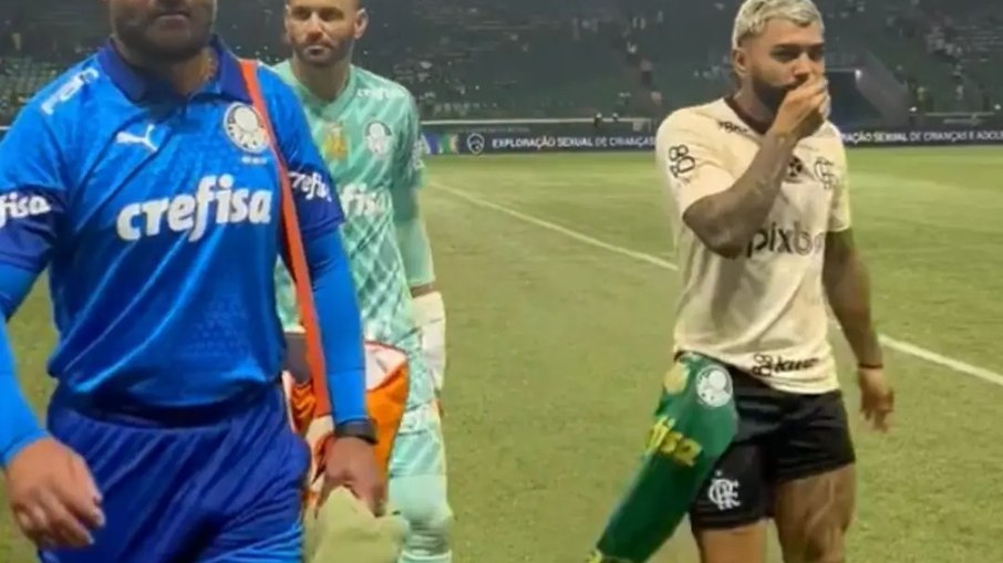 Gabigol recebeu a camisa do Palmeiras após o confronto