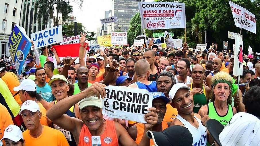 Milhares de atletas amadores participam da São Silvestre