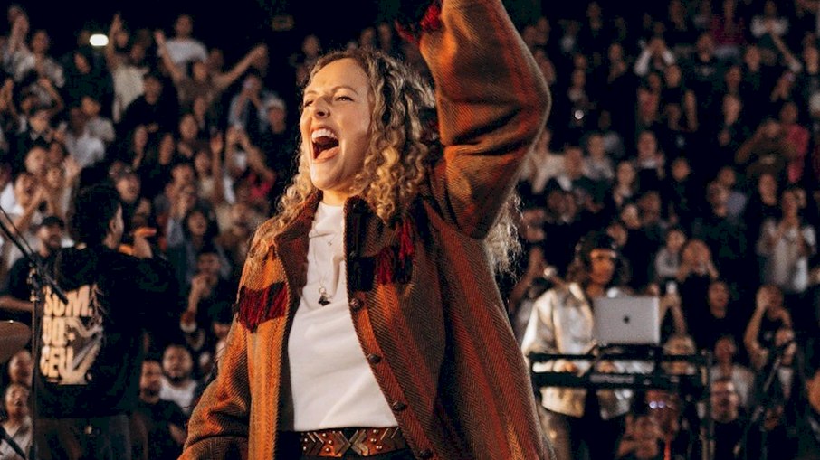 Gabi Sampaio leva ‘Som do Céu’ a multidão com show gratuito Gabi Sampaio leva ‘Som do Céu’ a multidão com show gratuito
