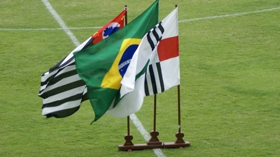 Câmara de Vinhedo realiza cerimônia especial em celebração ao Dia da Bandeira