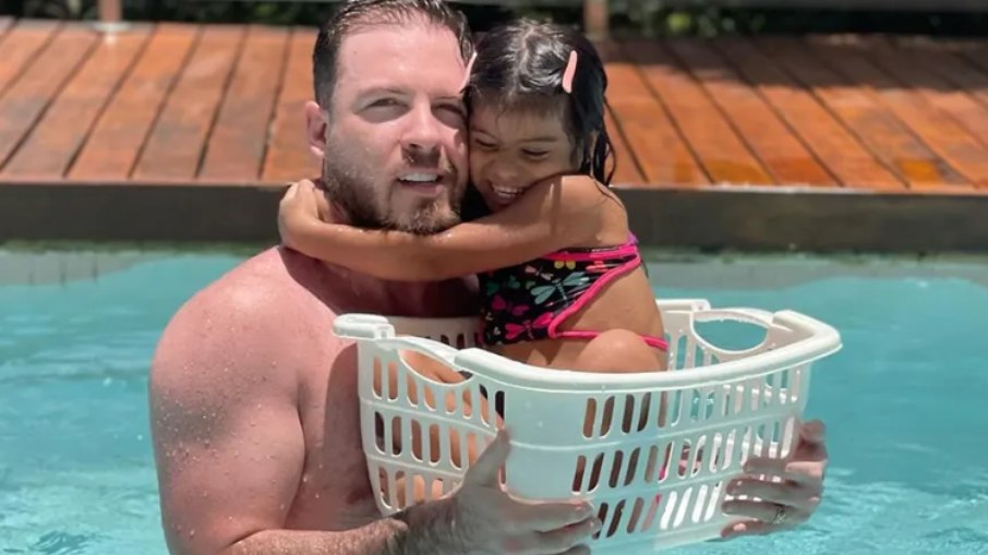 Thiago Nigro e Sophia, filha de Maíra Cardi e Arthur Aguiar