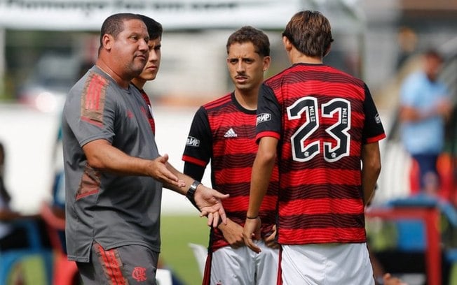 Técnico do Sub-20 projeta Brasileirão e fala em gratidão ao Flamengo: 'Apostou em mim vindo de um rival'