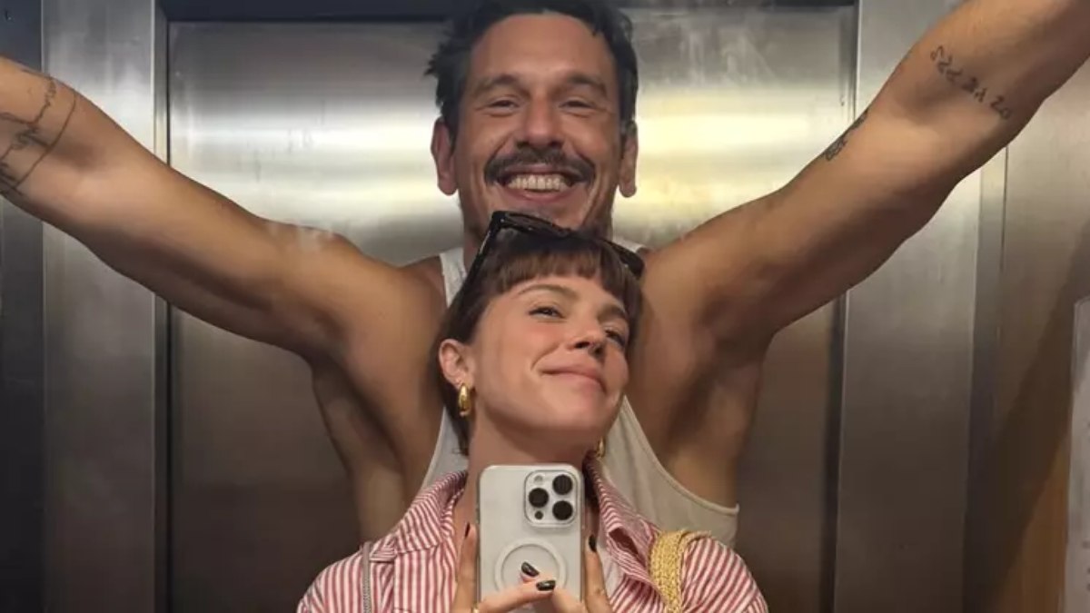 Alice Wegmann comenta possível romance com João Vicente Alice Wegmann comenta possível romance com João Vicente