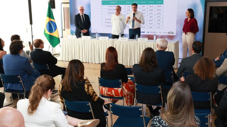 Enamed põe 99 cursos de medicina sob supervisão federal
