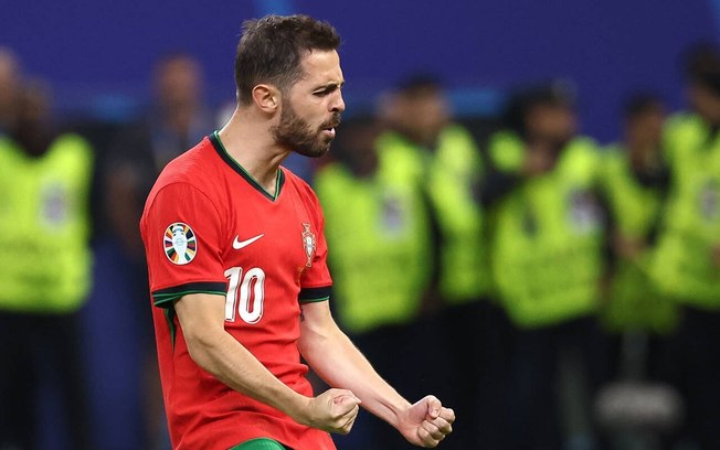 Bernardo Silva celebra pênalti convertido na partida contra a França - Foto: Franck Fife/AFP via Getty Images