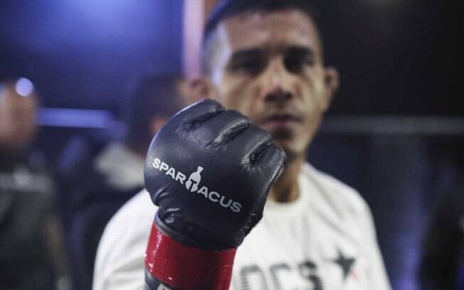 Isaque Moura finaliza Paulo Ricardo Cangaceiro na luta principal do Spartacus MMA 5