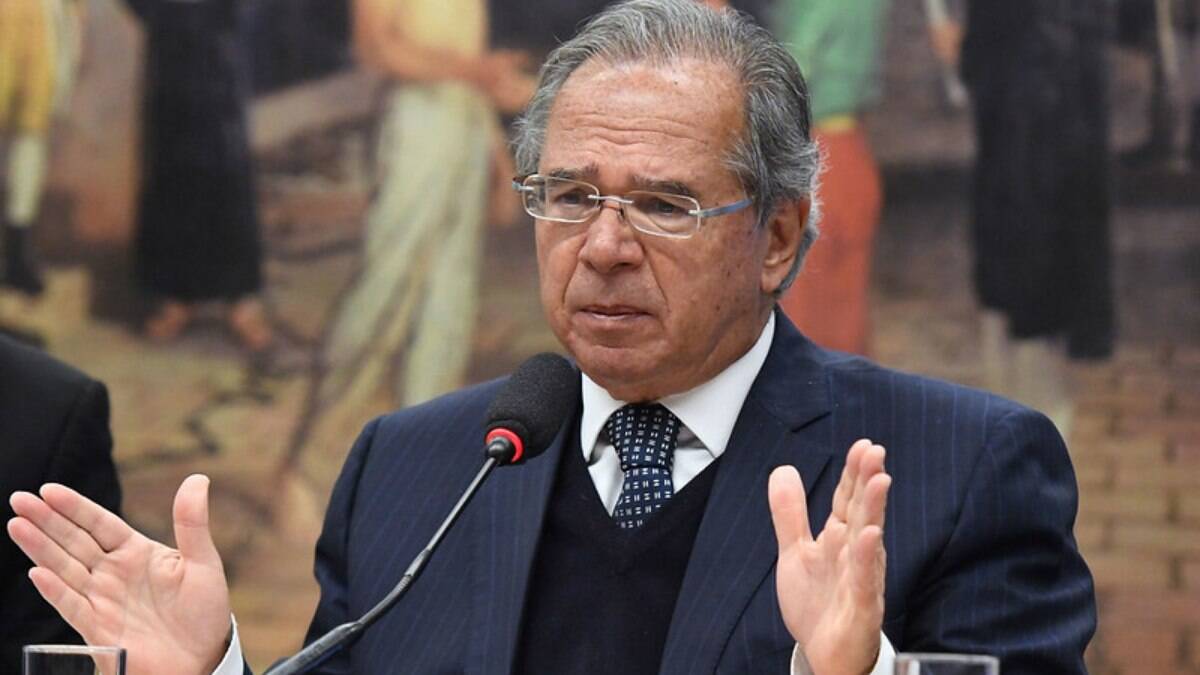 'Economia voltou em V', diz Guedes
