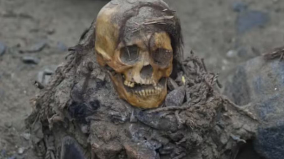 Múmia pré-inca é encontrada no Peru Múmia pré-inca é encontrada no Peru