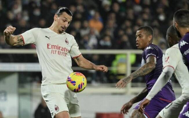 Brasileiro da Fiorentina comemora vitória sobre o Milan e duelo com Ibrahimovic: ‘Ficará na memória’