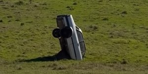 Vídeo: Chevette “plantado” na mata viraliza nas redes sociais