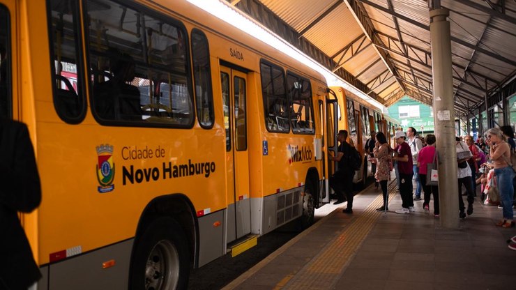 Prefeituras do RS restringem ônibus e alegam falta de diesel