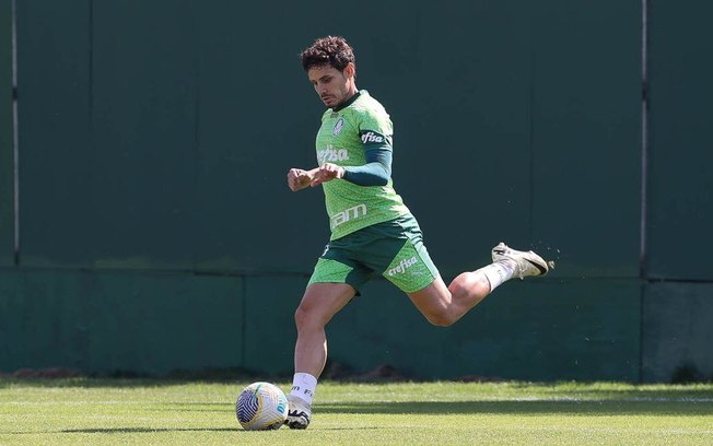 Raphael Veiga durante treinamento, na Academia de Futebol 