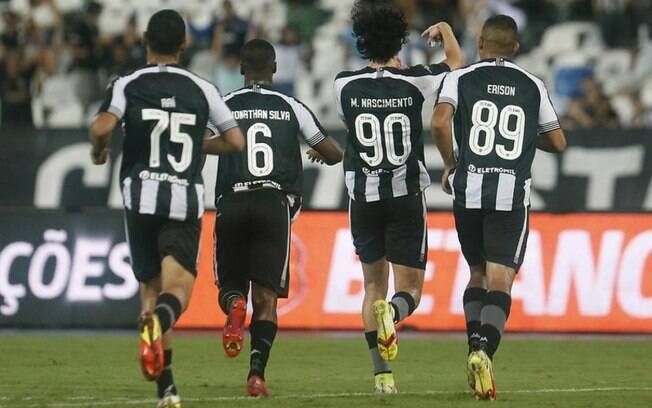 Com Textor 'de olho', Botafogo tenta conciliar resultados em campo com adaptação a uma nova realidade