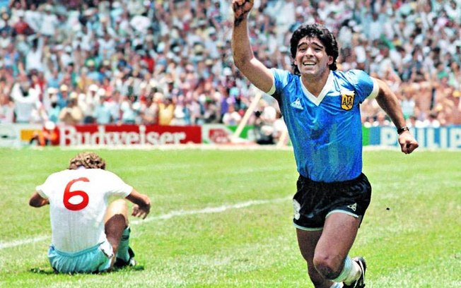 Maradona fez o histórico gol da 