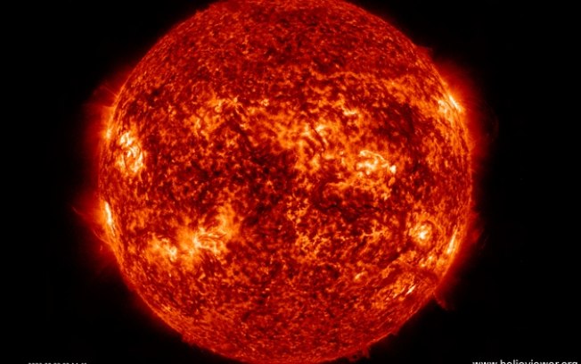 Filamento magnético explode no Sol e causa grande erupção