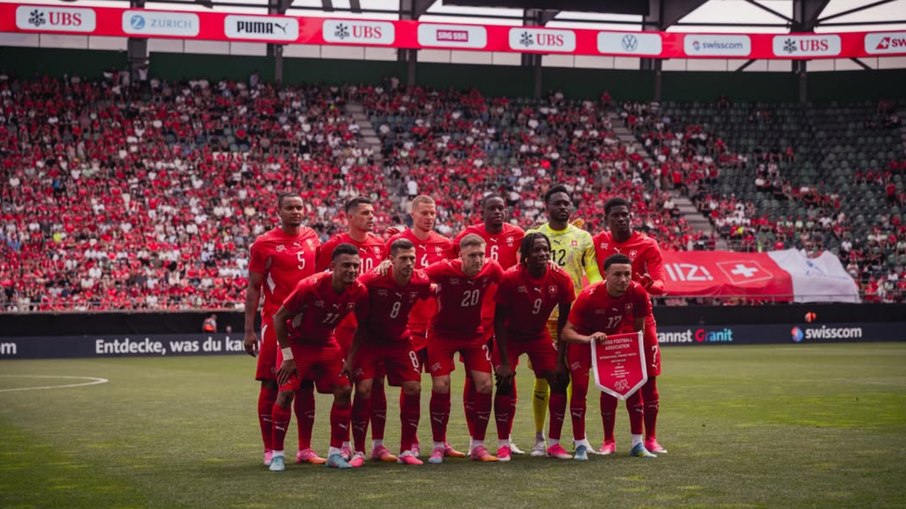 Manzambi foi titular no último amistoso antes da Copa