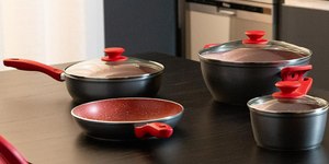 Panelas que não grudam e limpam fácil? Elas existem e funcionam