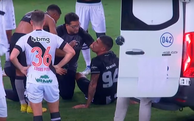 Philipe Sampaio passou mal em campo e foi levado ao hospital