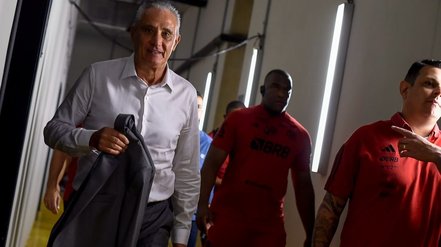 Tite estreou no comando do Flamengo contra o Cruzeiro