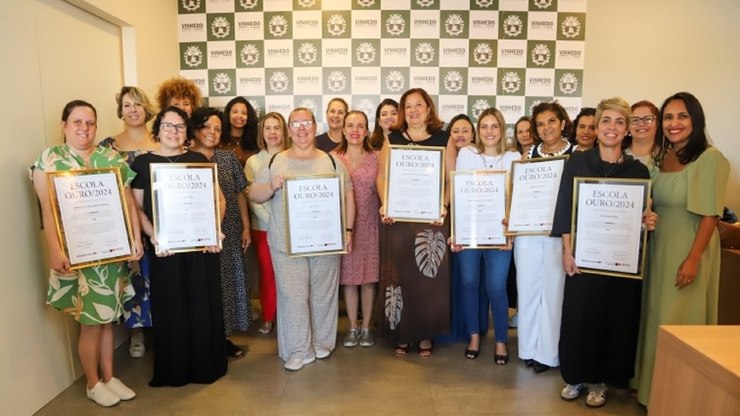 Sete escolas de Vinhedo recebem prêmio de excelência educacional