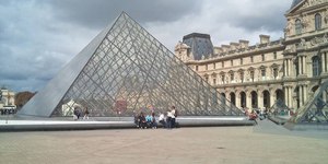 Dois suspeitos do roubo de joias no Museu do Louvre são presos