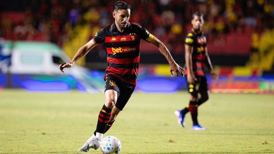 O volante Yago Felipe em ação pelo Sport