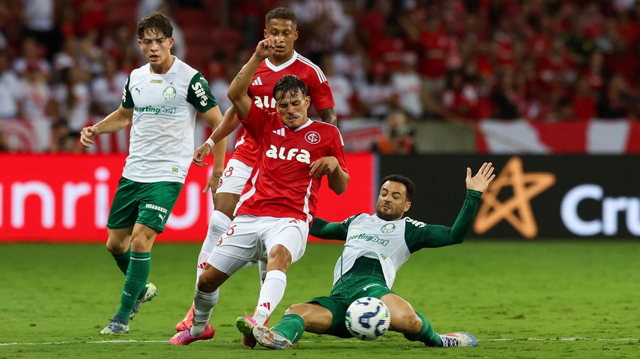 Palmeiras busca vitória sobre Inter em Porto Alegre e assume liderança provisória do Brasileirão Palmeiras busca vitória sobre Inter em Porto Alegre e assume liderança provisória do Brasileirão