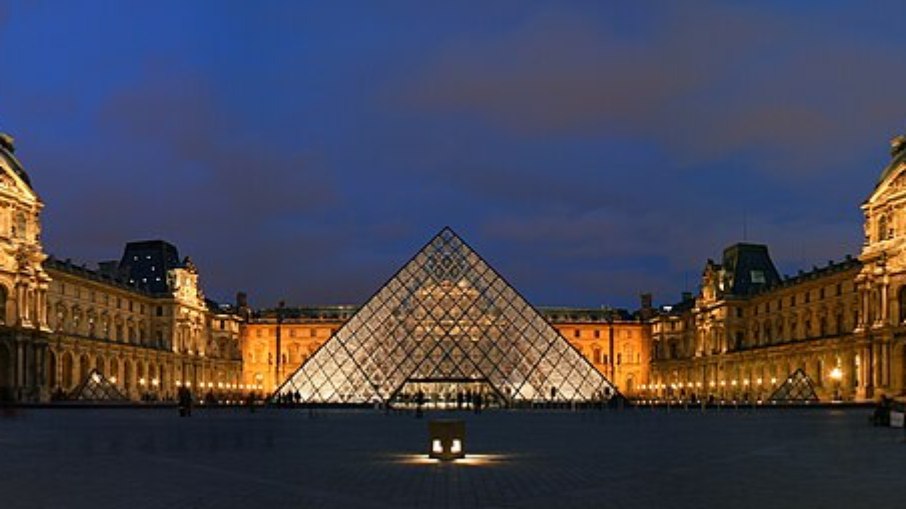 Louvre ficou fechado por dois dias após o roubo Louvre ficou fechado por dois dias após o roubo